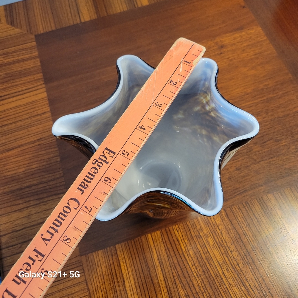 ART GLASS VASE. - Picture 6 of 6